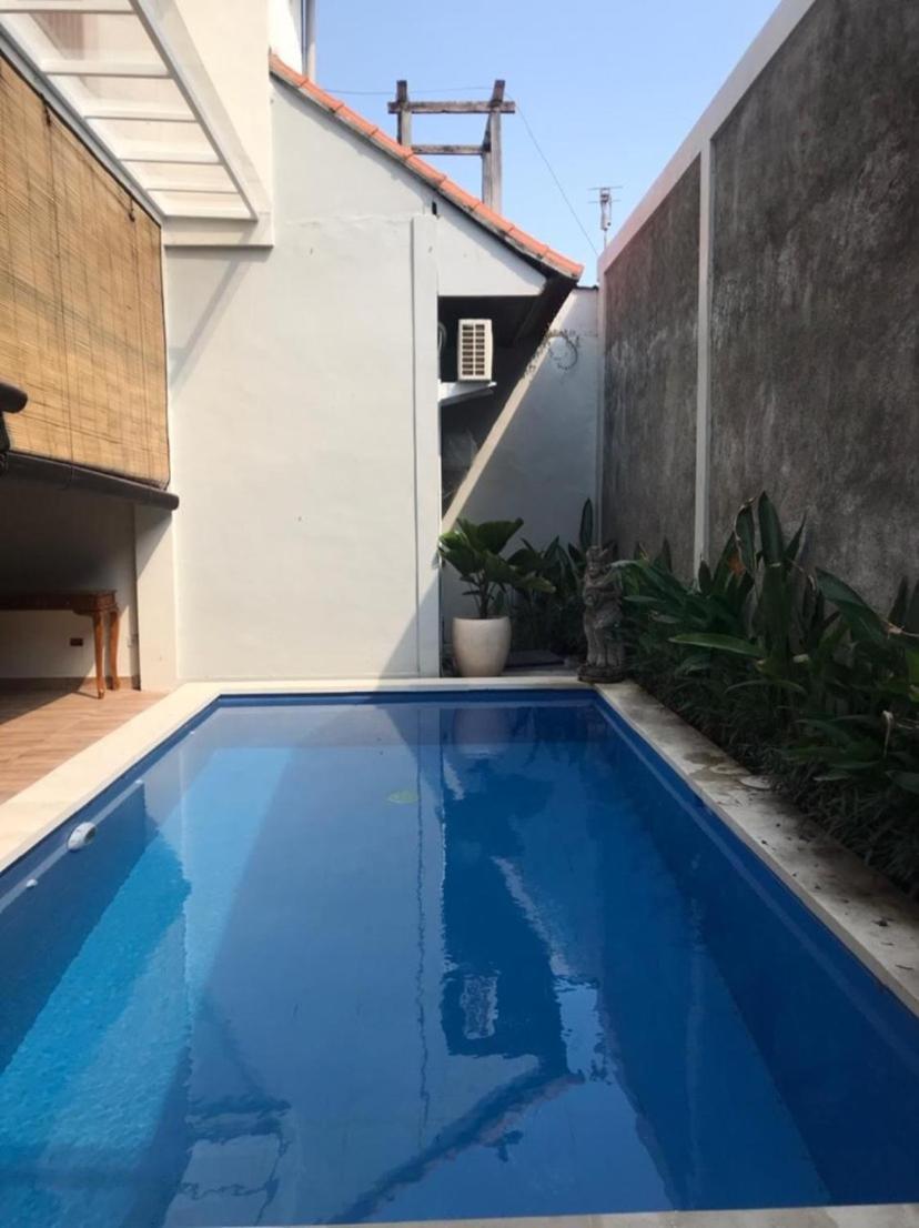 Villa Makmur 科洛布坎 外观 照片
